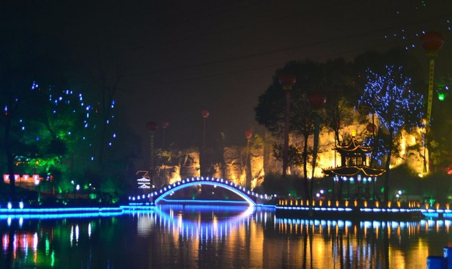 1468891841877330.jpg 西海湖夜景1_看图王.jpg
