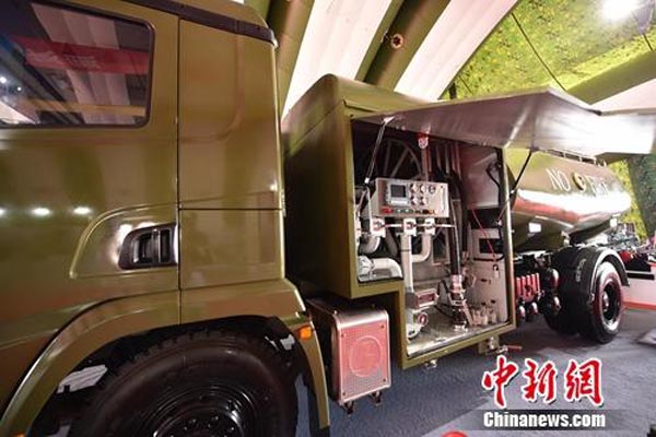 1478233460527724.jpg 飞机加油车.jpg