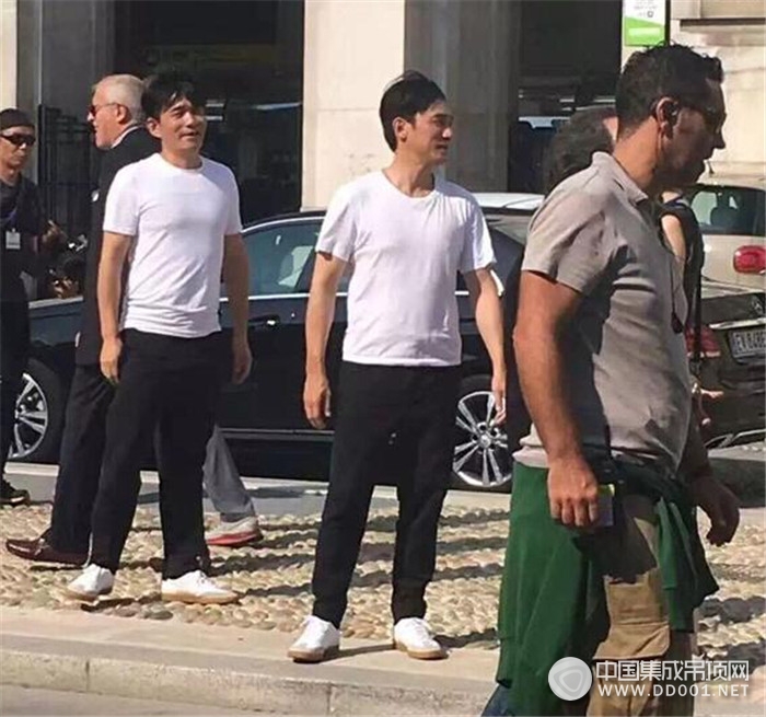 都说梁朝伟替身真假难分,那集成吊顶扣板真假呢?