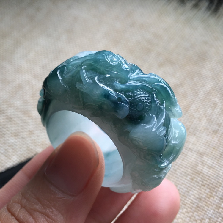 精品老冰糯种九龙翡翠戒指