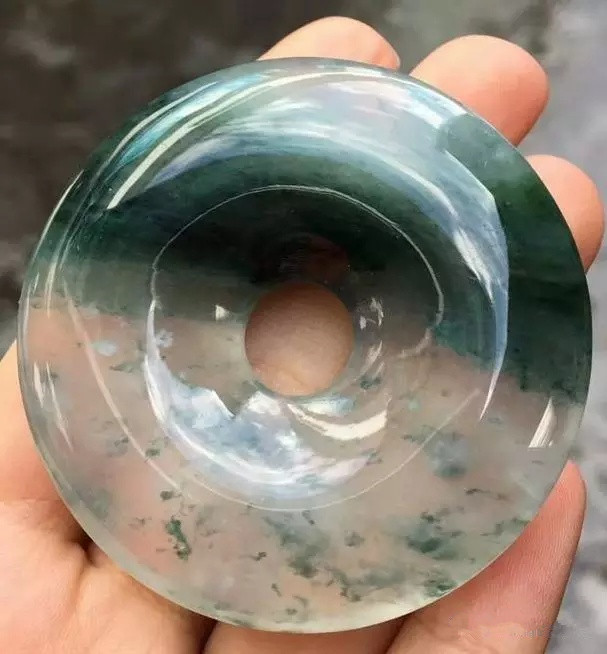 凭肉眼鉴别翡翠和水沫子_中国翡翠玉石网