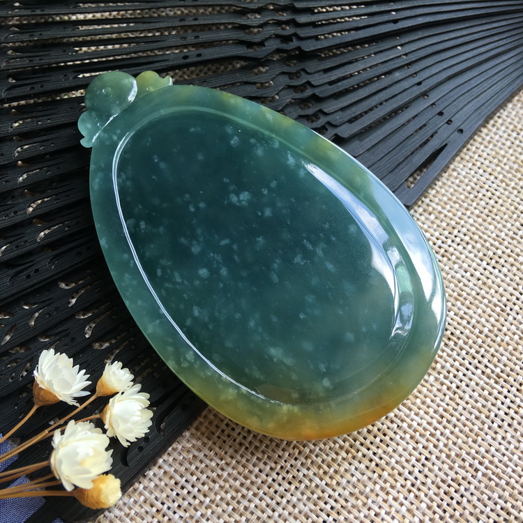 精品老冰种蓝水精雕龙腾万里翡翠挂件