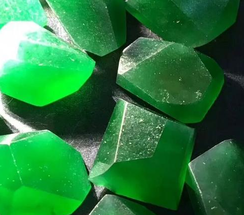 买翡翠就选绿的,有错吗?