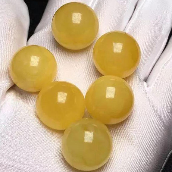 蜜蜡"画皮"让人难以捉摸!覆膜工艺是什么又该如何鉴别?